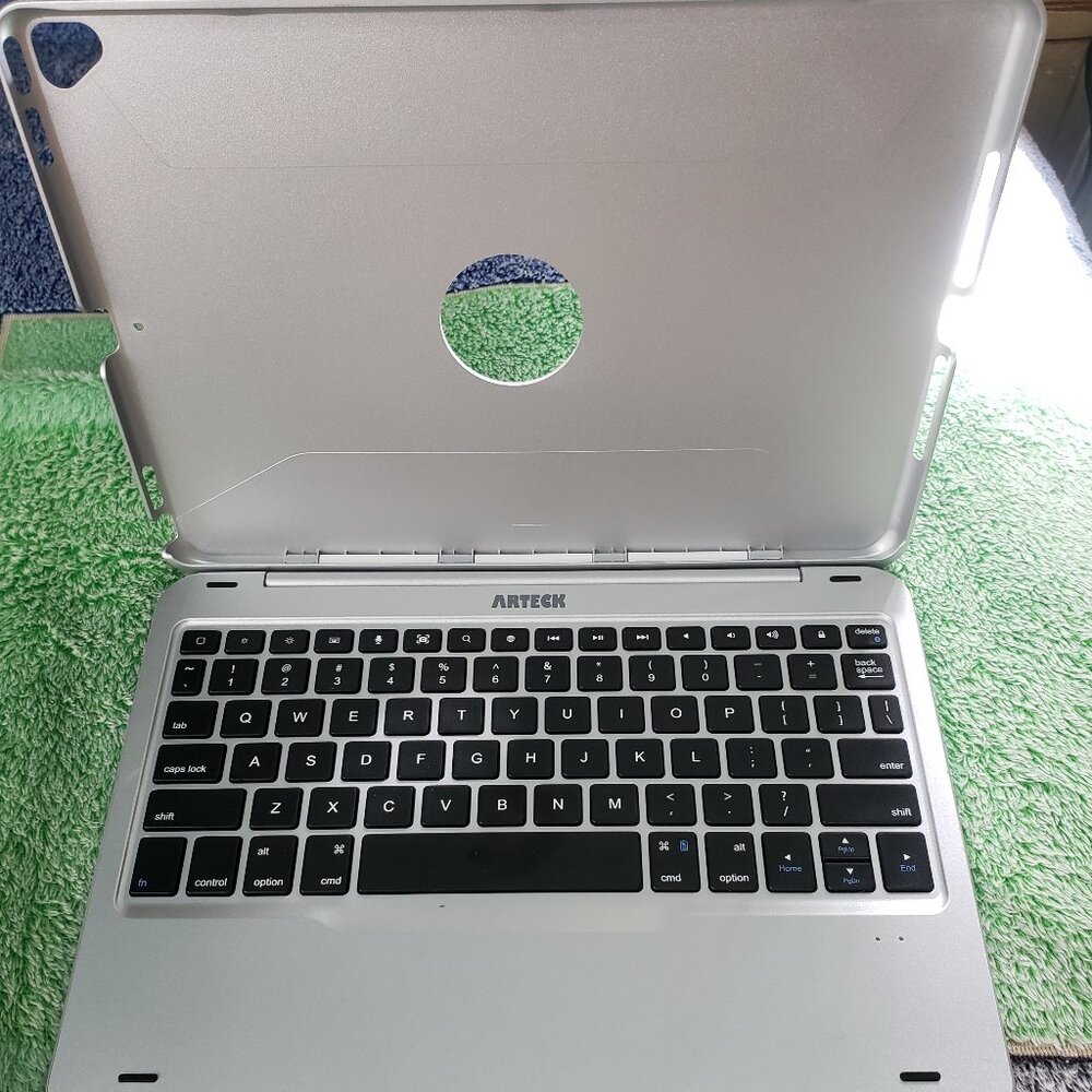 Arteck iPad 9.7-inch Bluetooth Keyboard Case